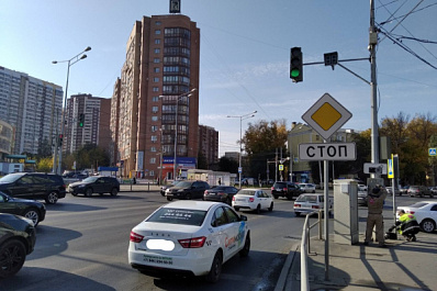 В Самаре восстановили работу светофора в Постниковом овраге