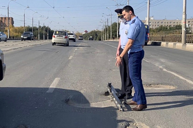 В Самаре прокуратура нашла дефекты на проезжей части проспекта Кирова
