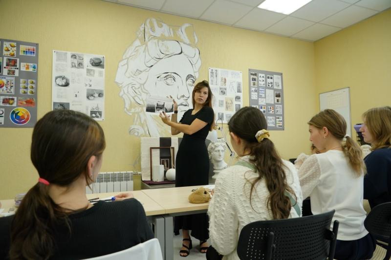 Творят в доме побольше: школу искусств в поселке Черновский открыли в обновленном здании