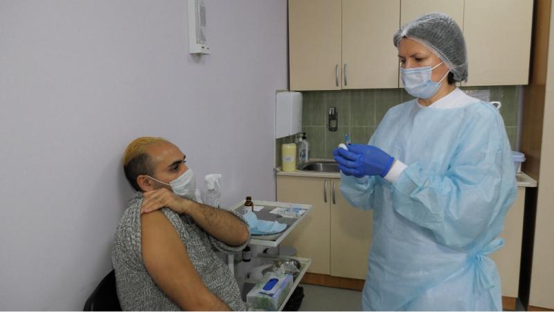 В Самаре студент из Палестины вакцинировался от коронавируса
