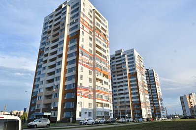 Самарский губернатор передал детям-сиротам ключи от новых квартир в Южном городе