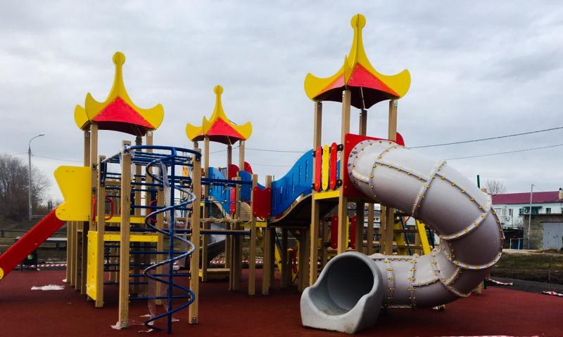 В Самаре на месте пустыря появились спортивная и детская площадки