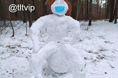 Самарцы слепили "антиковидного" снеговика 