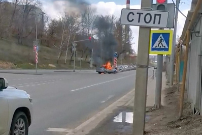 В Самаре на улице Жигули вспыхнула иномарка