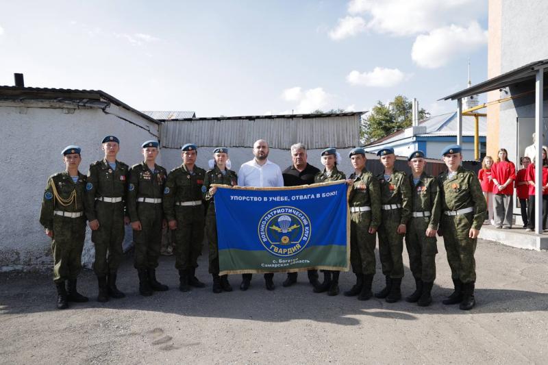 Объекты капремонта, общение с жителями: Вячеслав Федорищев и члены облправительства работают в Богатовском районе