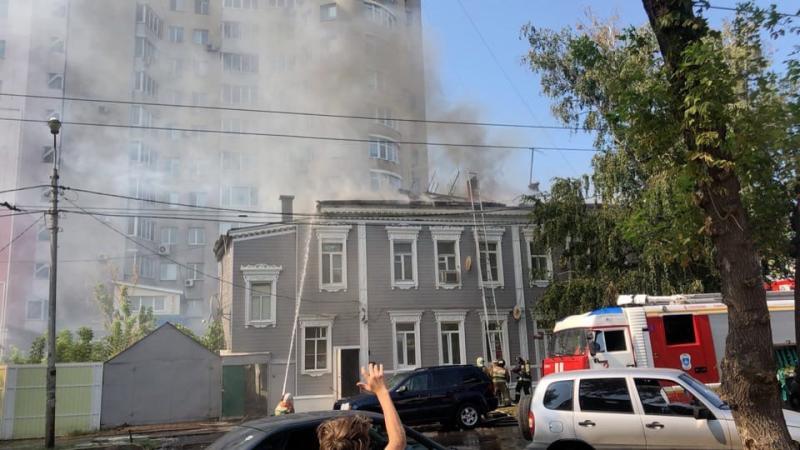 В Самаре 26 августа горел двухэтажный деревянный дом на ул. Братьев Коростелевых