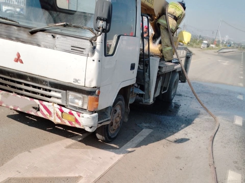 В Самарской области 23 июля на дороге вспыхнул грузовик
