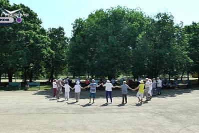 В Самаре пенсионеры осваивают йогу