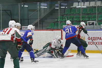Хоккеисты "Лады" на предсезонном турнире проиграли "Барсу" 