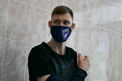 Волейболист "Новы" Денис Шенкель призвал спортсменов защитить близких от коронавируса