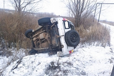 60-летний водитель опрокинул Suzuki в кювет на дороге в Богатовском районе
