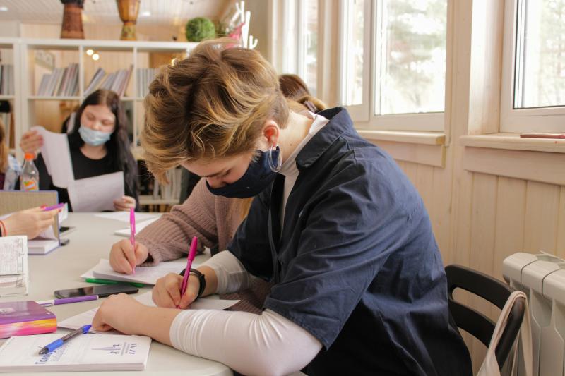 Больше 3000 подростков трудоустроит молодежный центр "Самарский" 