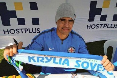 Болельщик КС подарил шарф самарской команды звезде ЧМ-2014