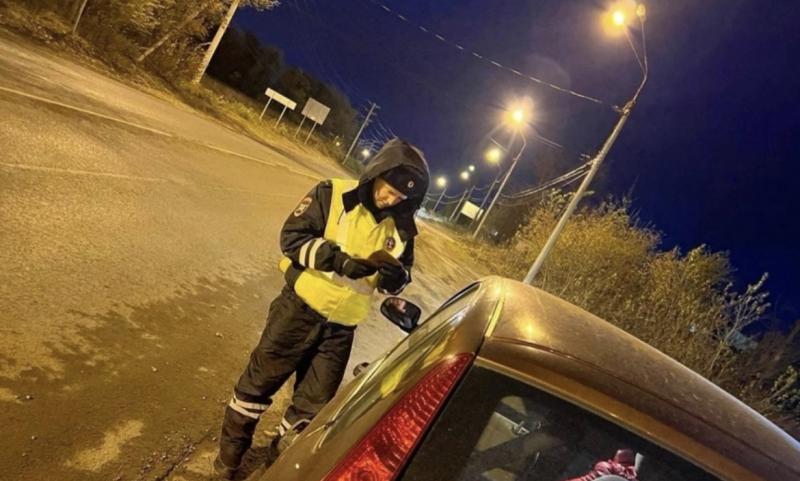 В Тольятти полицейские задержали иностранца на Mercedes с поддельными правами