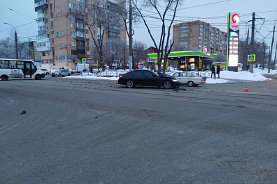 Пострадала 16-летняя девушка: в Самаре на Аэродромной BMW влетел в автобус