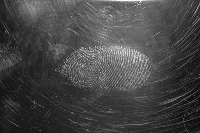 В Самарской области подозреваемого нашли по отпечаткам пальцев на подоконнике