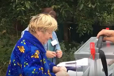 В городе Снежное проходит референдум по Донбассу