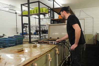 Покрытие алюминиевых деталей и гравировка: как развивается самарское предприятие