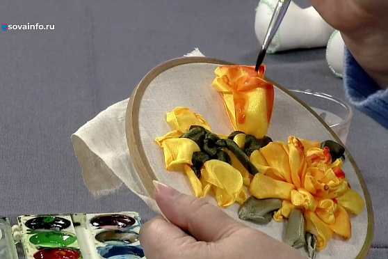 Вышиваем розу. Ручная работа