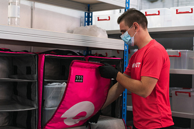 Сэкономили покупателям 1000 лет: в Тольятти запустили сервис быстрой доставки продуктов "Самокат"