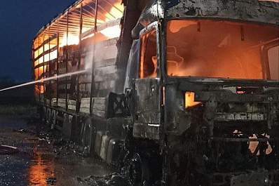 В Самарской области 5 июня на трассе загорелся грузовик