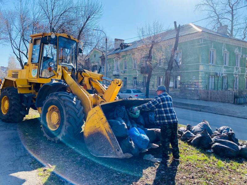 Убирался весь город: в Самаре прошел первый субботник