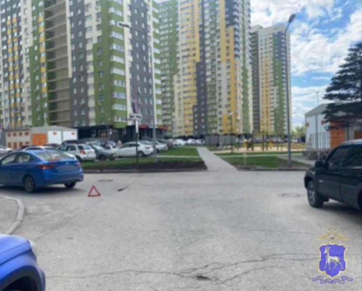 В Самаре 49-летний мужчина на Hyundai Solaris сбил велосипед с подростками