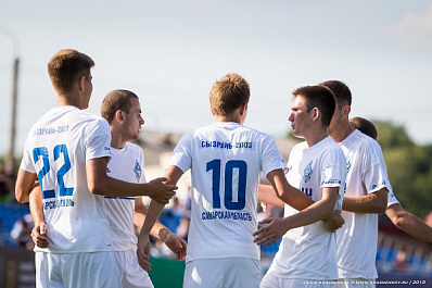 "Сызрань-2003" в упорной борьбе обыграла "Крылья Советов"