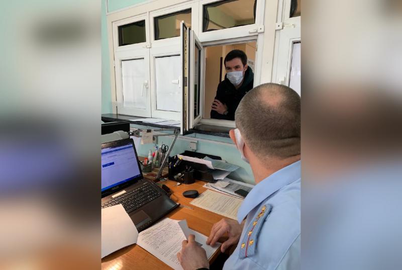 В Самаре водитель посадил годовалую дочь на колени и получил штраф в 3 тысячи рублей