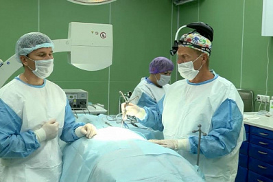 В Самаре медики установили шестивинтовую конструкцию в позвоночник пациента с помощью "Автоплана"