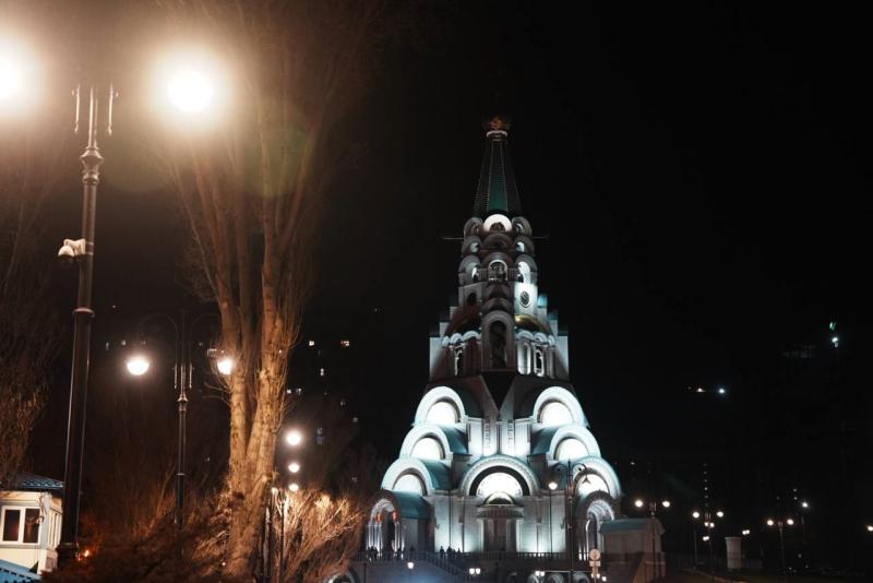 Фоторепортаж: самарцы встретили Светлое Христово Воскресение в Софийском соборе