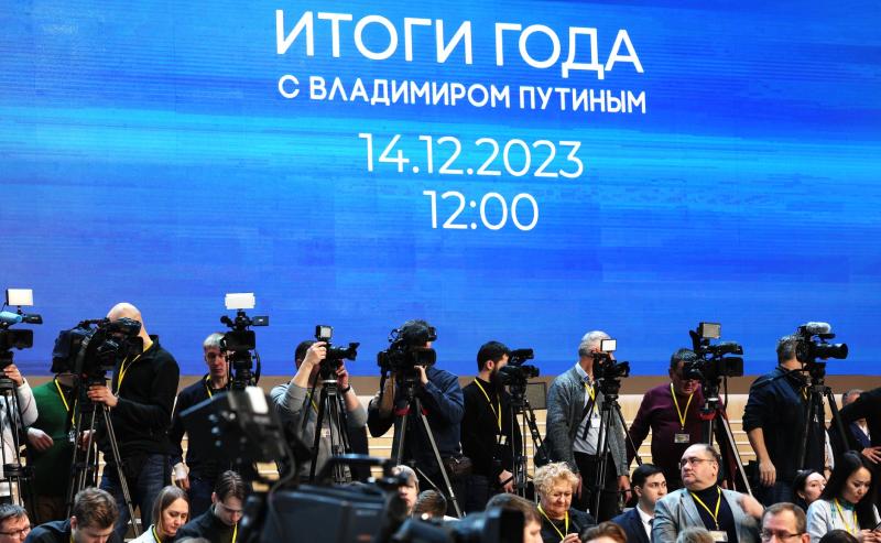 Владимир Путин начал прямую линию с гражданами и большую пресс-конференцию с представителями СМИ
