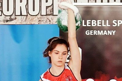 Серебряным призером чемпионата Европы по гиревому спорту стала девушка из Жигулевска 