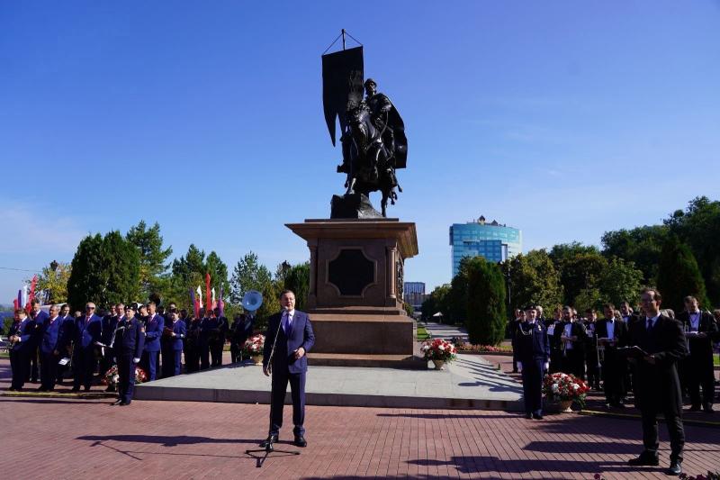 Общественники, ветераны и почетные жители Самары возложили цветы к памятнику князю Григорию Засекину