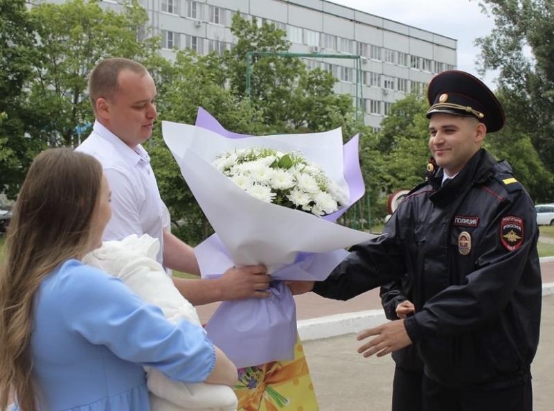 Чуть не родила в машине: в Тольятти полицейские помогли оперативно доставить беременную женщину в больницу 
