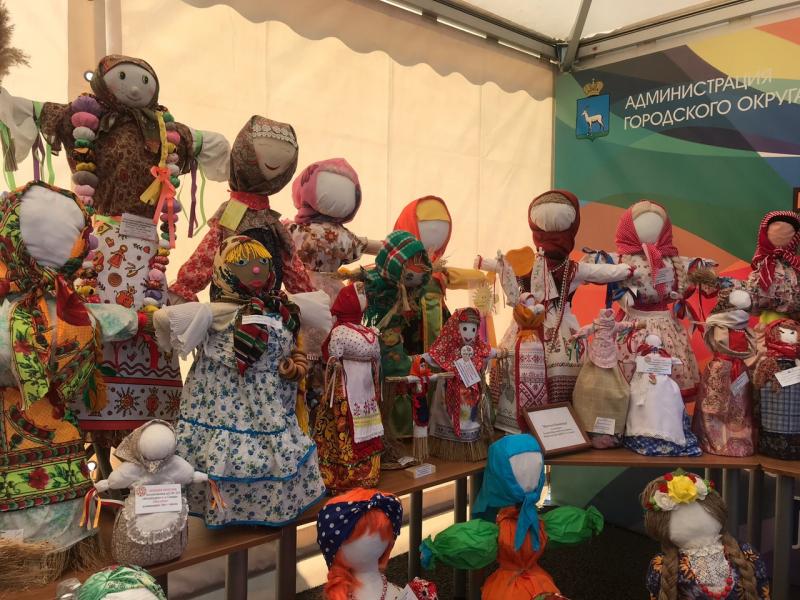 С блинами да песнями: в Самаре прошли масленичные гуляния