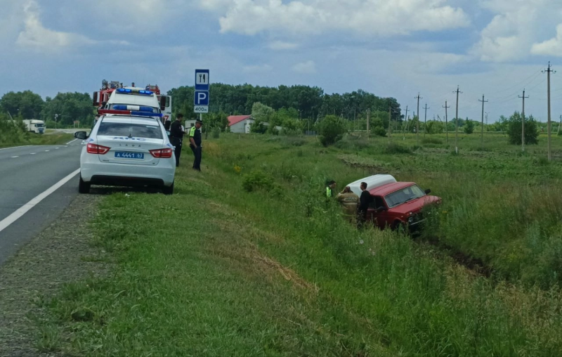 В Самарской области 19 июня "Нива" улетела в кювет