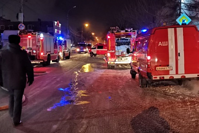 В Самаре на Мориса Тореза полыхала частная баня