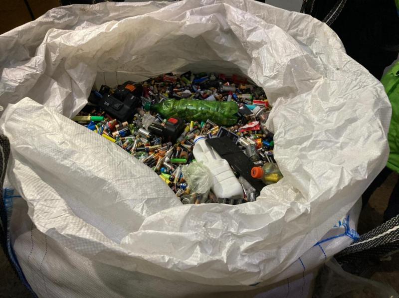 Школьники передали 400 тысяч собранных по проекту "Экозабота" батареек на переработку 