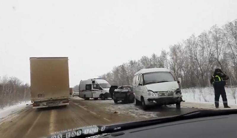 Погиб один человек: в Самарской области Lada Granta врезалась в Infiniti и задела "ГАЗель"   