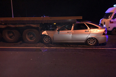 Под Сызранью погиб водитель "Приоры", въехавшей в стоящий полуприцеп