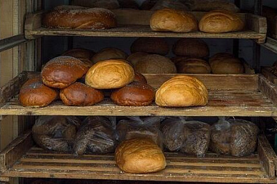 "Допинали до магазина": в Новокуйбышевске жалуются на грязный хлеб