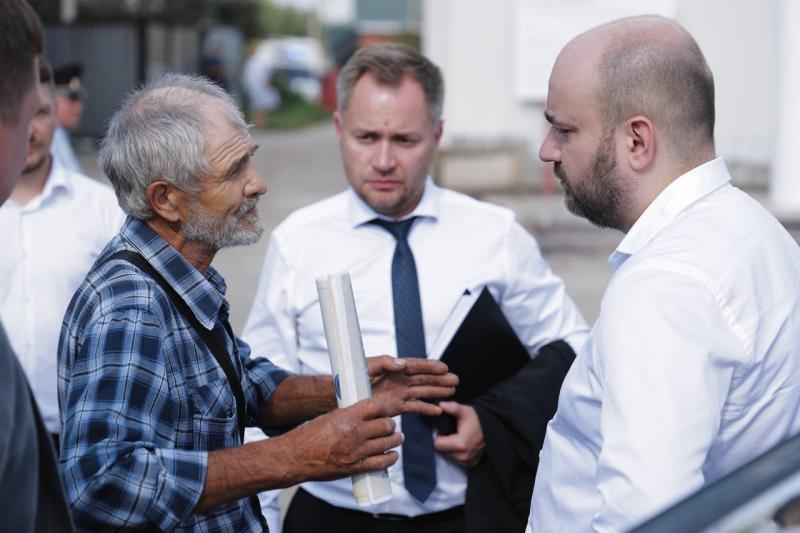 Объекты капремонта, общение с жителями: Вячеслав Федорищев и члены облправительства работают в Богатовском районе