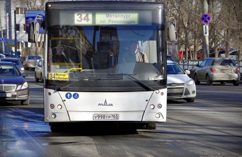 В Самаре в автобусы № 34 и 67 снова пускают пассажиров только через переднюю дверь 