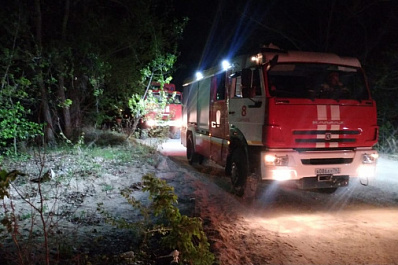 Пожарный корабль и 109 человек тушат сухогруз в Самаре, есть пострадавшие