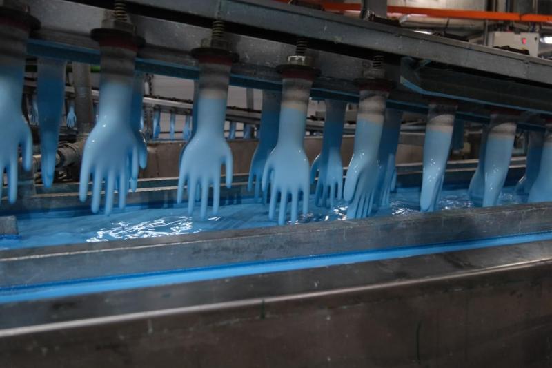 300 тысяч пар в сутки: эксперты оценили производство нитриловых перчаток на Самарском заводе медицинских изделий