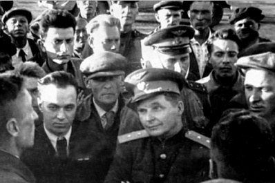 На их плечах держалось небо