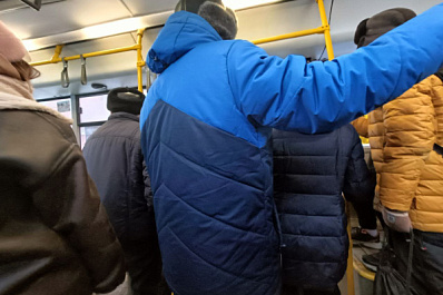 Главное - вежливость: эксперт рассказал об этикете в маршрутке