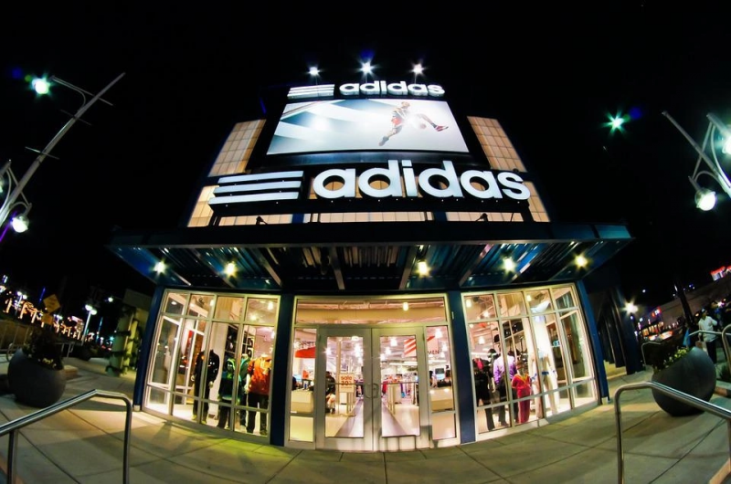 Adidas и Puma приняли от российских магазинов заявки на новую коллекцию