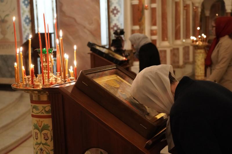 Губернатор Дмитрий Азаров обратился к землякам по случаю праздника Пасхи Христовой